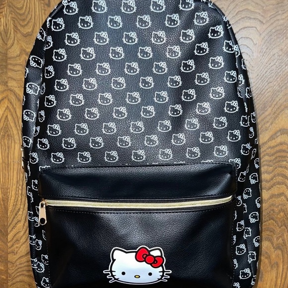 Hello Kitty Backpack - Picture 2 of 4
